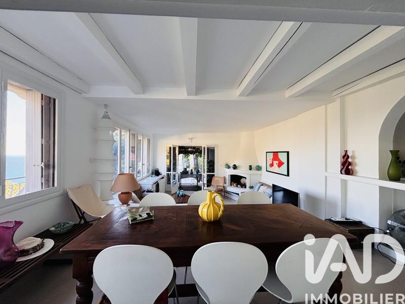 Maison - 214 m² - 5 pièces