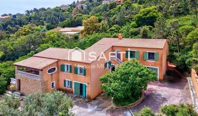 Maison - 283 m² - 10 pièces