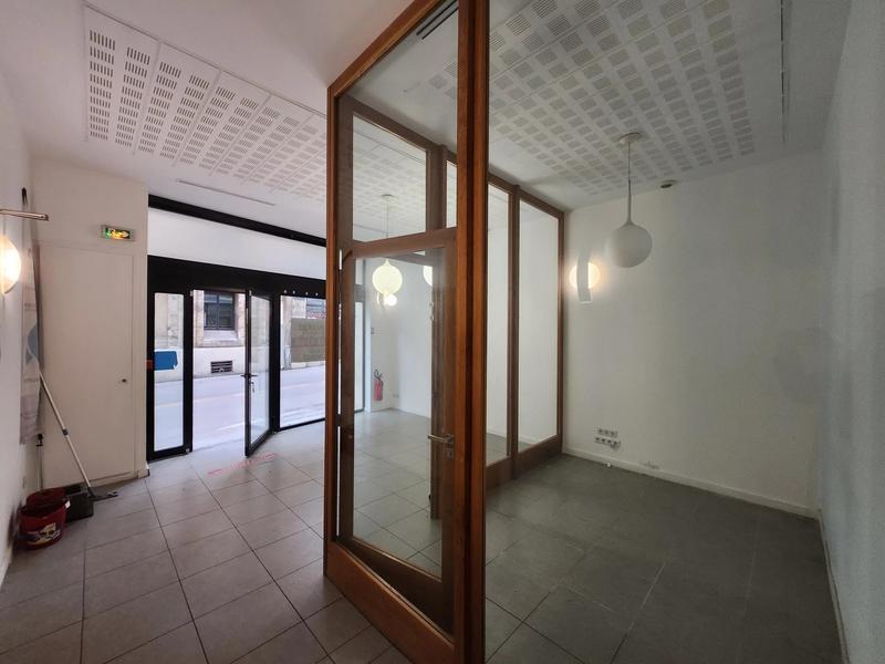 Local commercial - 167 m² - 11 pièces