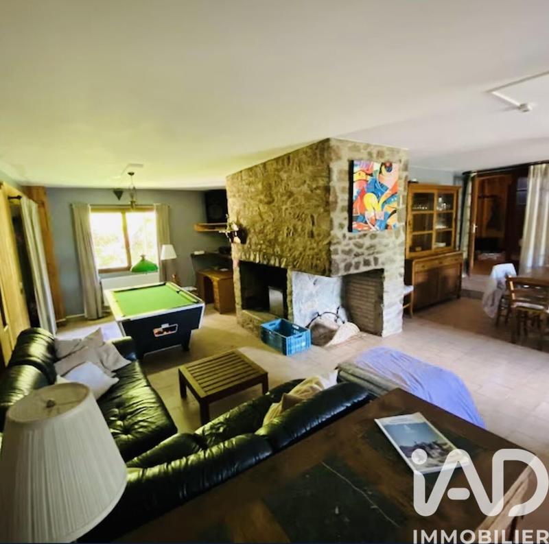 Maison - 440 m² - 9 pièces