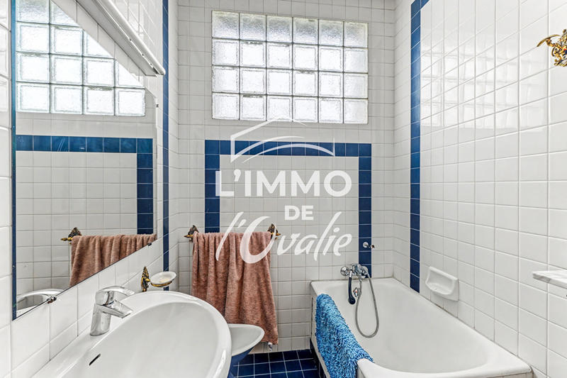 Maison - 257 m² - 9 pièces