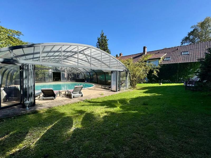 Maison - 281 m² - 9 pièces