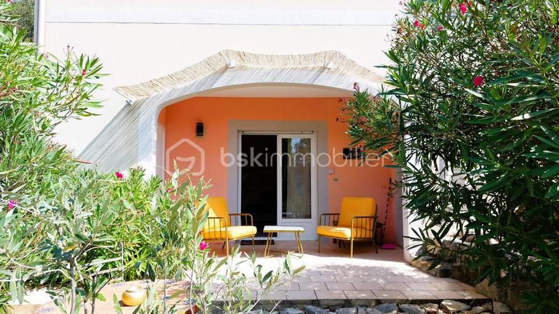 Maison - 370 m² - 12 pièces