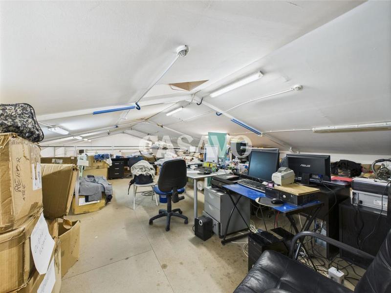 Local commercial - 683 m²