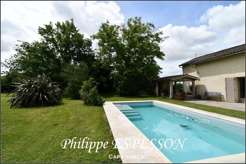 Propriété - 205 m² - 8 pièces