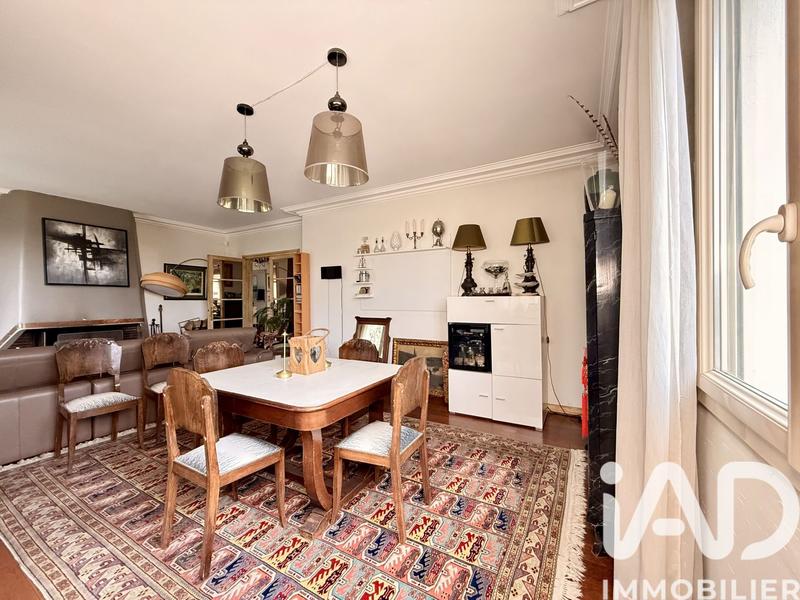 Maison - 230 m² - 8 pièces