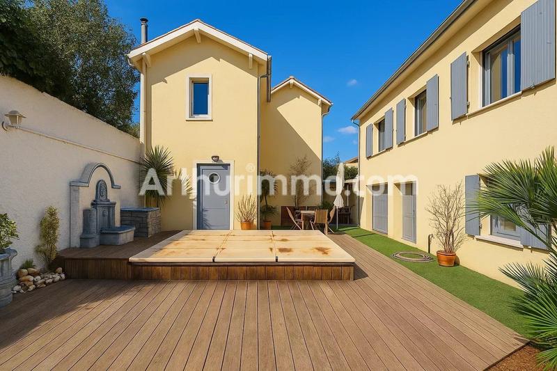 Maison - 210 m² - 8 pièces