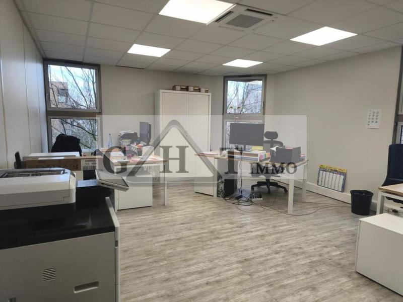 Entrepôt - 1 240 m²