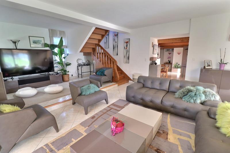 Maison - 252 m² - 10 pièces