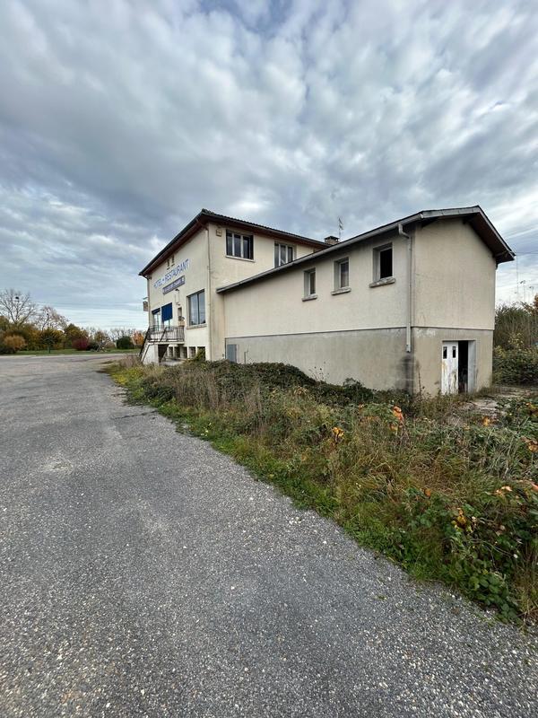 Local commercial - 11 190 m² - 18 pièces