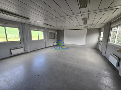 Local d'activités - 242 m² - 13 pièces