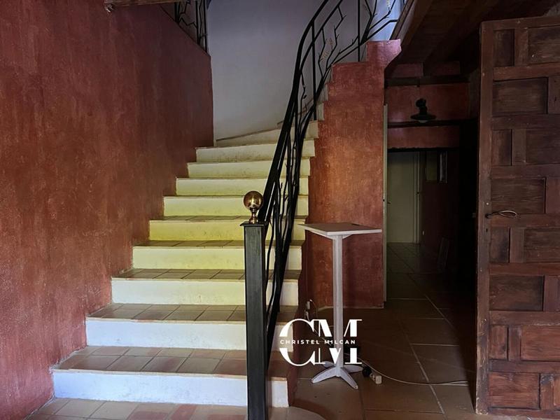 Maison - 585 m² - 8 pièces