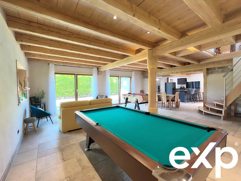 Maison - 240 m² - 9 pièces