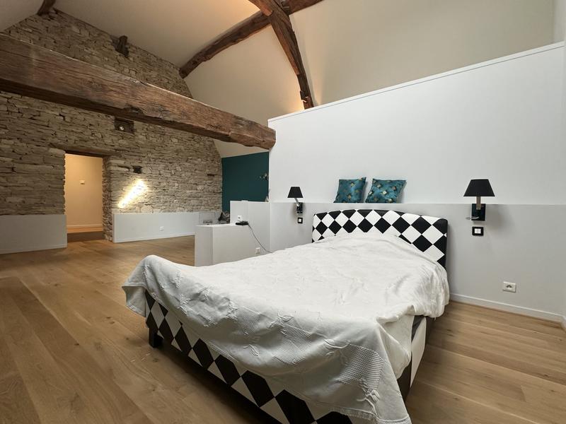 Maison - 270 m² - 8 pièces