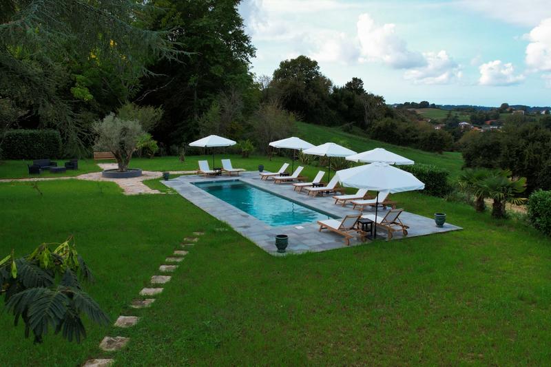 Maison - 404 m² - 9 pièces