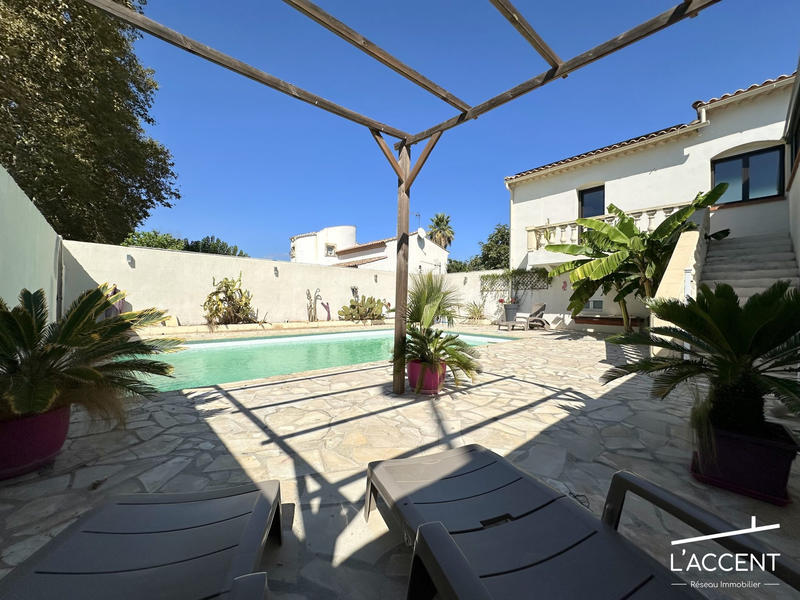 Maison - 370 m² - 7 pièces