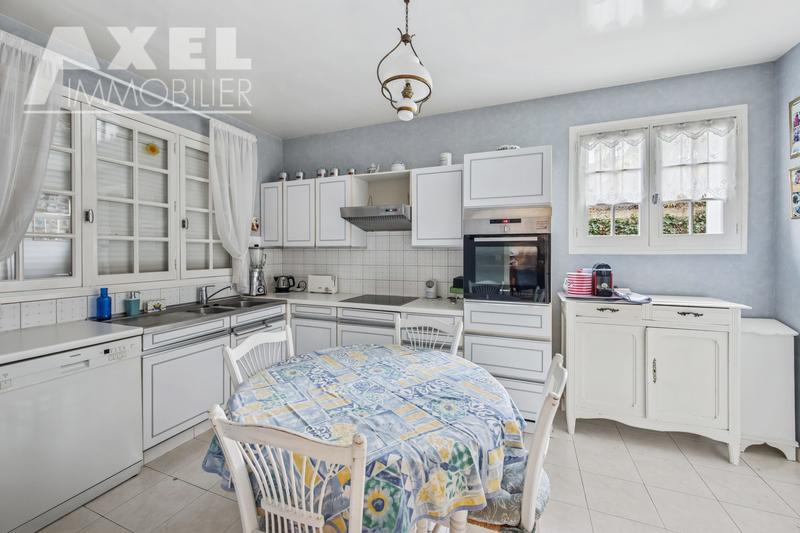 Maison - 225 m² - 6 pièces