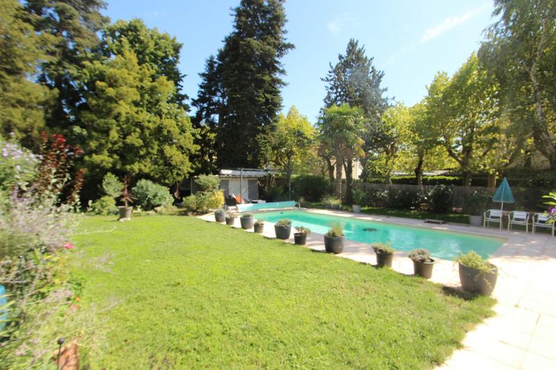 Maison - 230 m² - 10 pièces