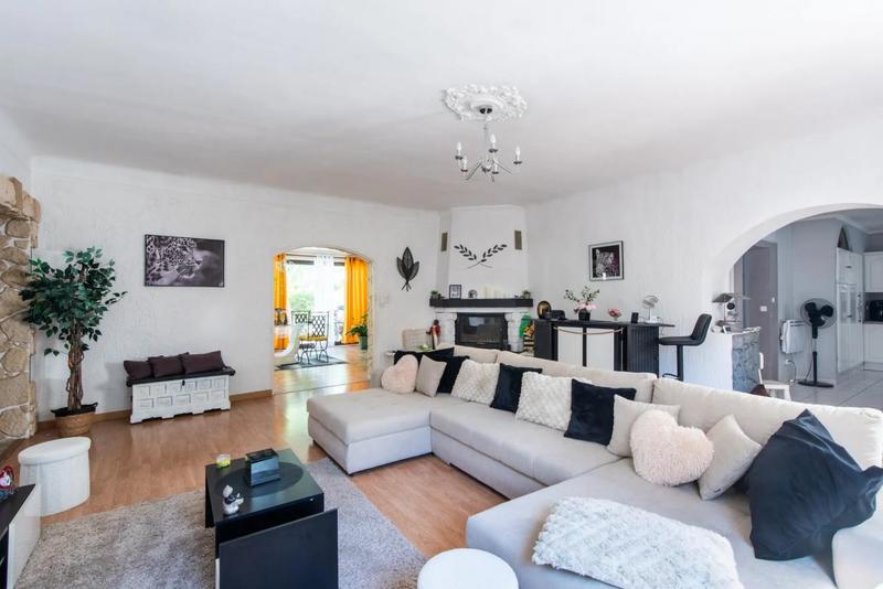 Villa - 280 m² - 11 pièces