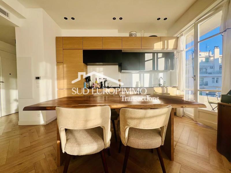 Appartement - 100 m² - 5 pièces