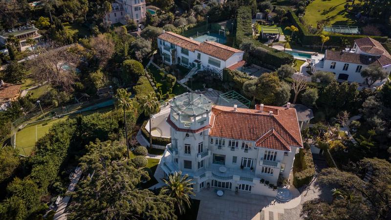 Villa - 1 000 m² - 15 pièces