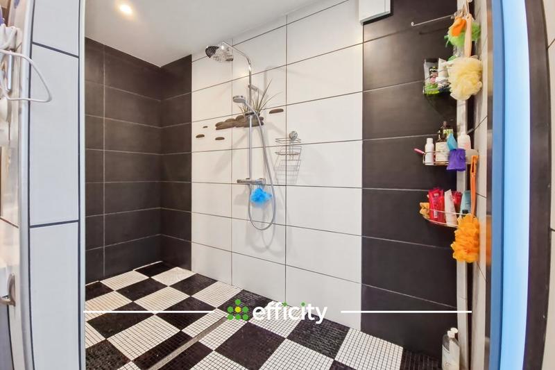 Maison - 200 m² - 6 pièces