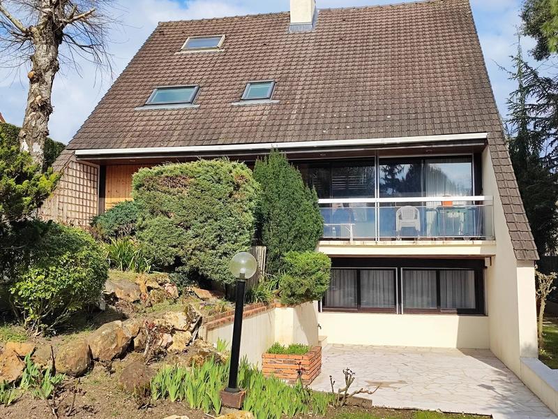 Maison - 200 m² - 10 pièces