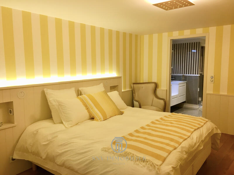 Maison - 235 m² - 6 pièces