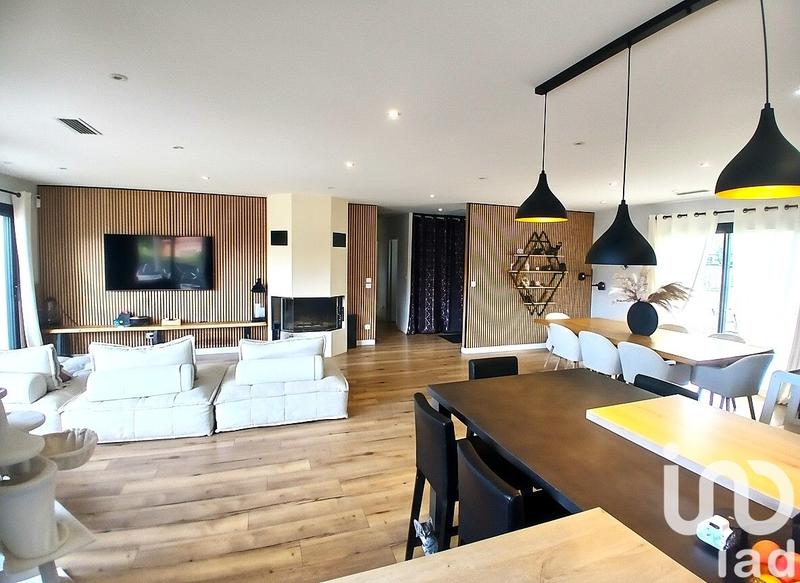 Maison - 177 m² - 7 pièces