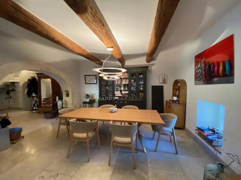 Mas - 300 m² - 8 pièces