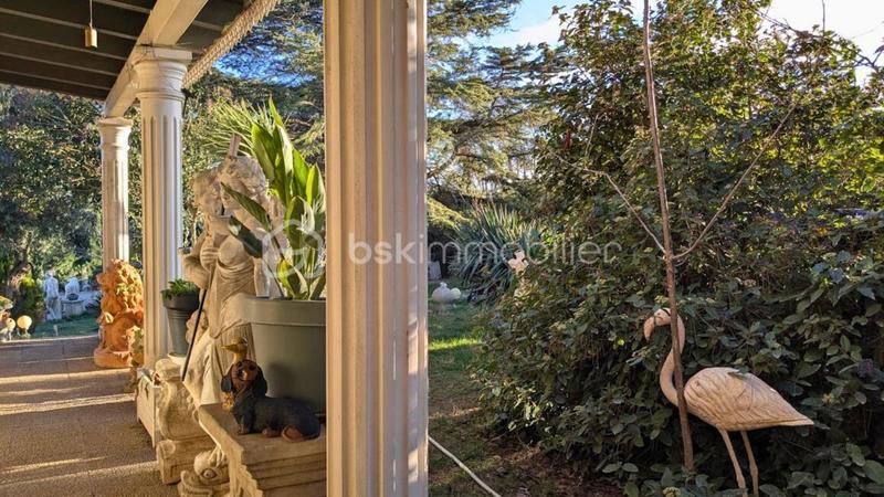 Maison - 320 m² - 8 pièces