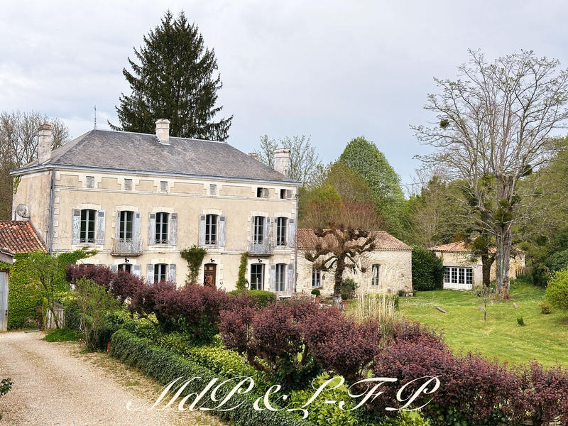 Maison - 262 m² - 7 pièces