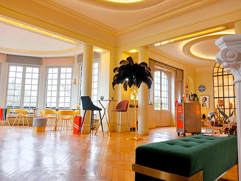 Maison - 380 m² - 10 pièces