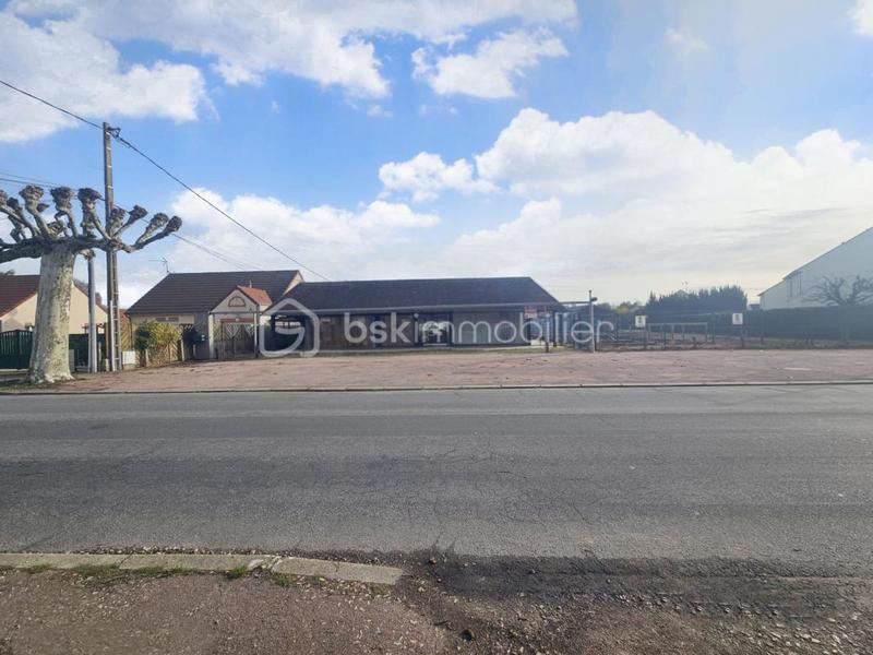 Local commercial - 825 m² - 8 pièces