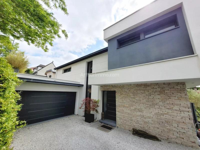 Maison - 221 m² - 9 pièces
