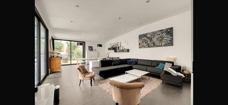 Maison - 213 m² - 6 pièces