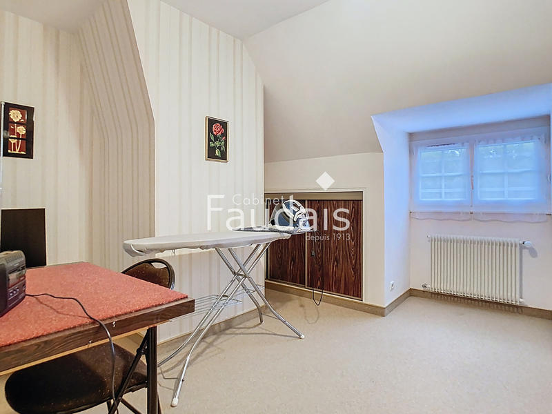 Maison - 180 m² - 8 pièces