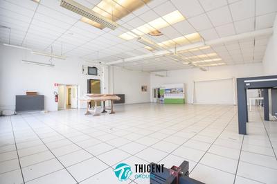 Local d'activités - 3 140 m²