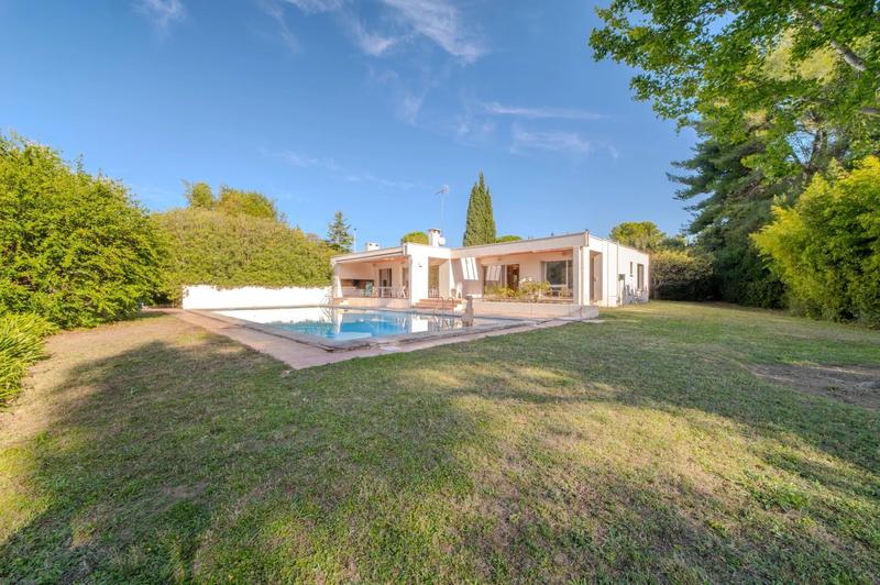 Maison - 302 m² - 10 pièces