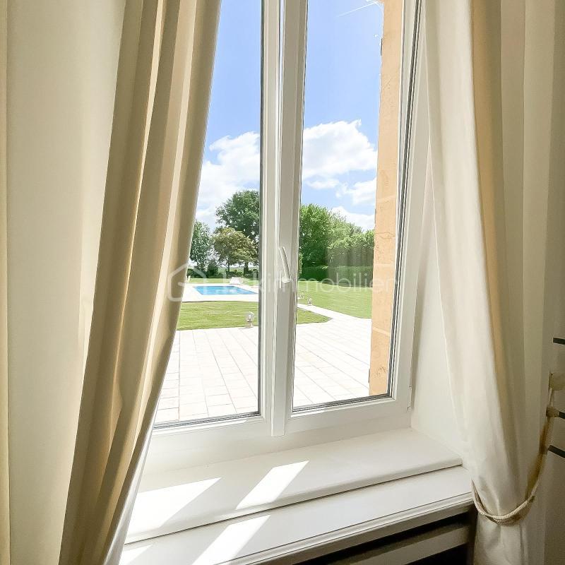 Demeure - 377 m² - 14 pièces