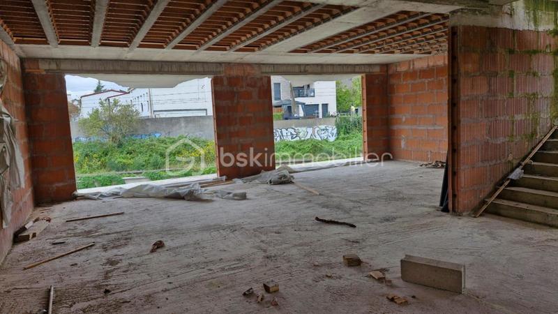 Maison - 275 m² - 8 pièces