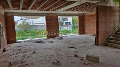 Maison - 275 m² - 8 pièces