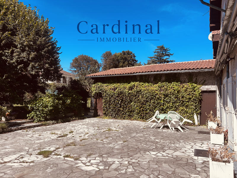 Maison - 230 m² - 10 pièces