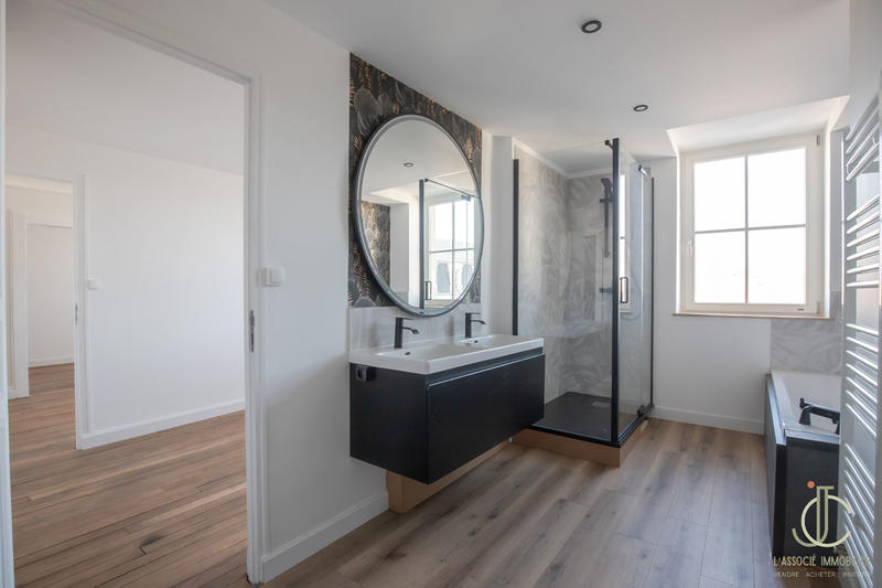 Appartement - 150 m² - 3 pièces