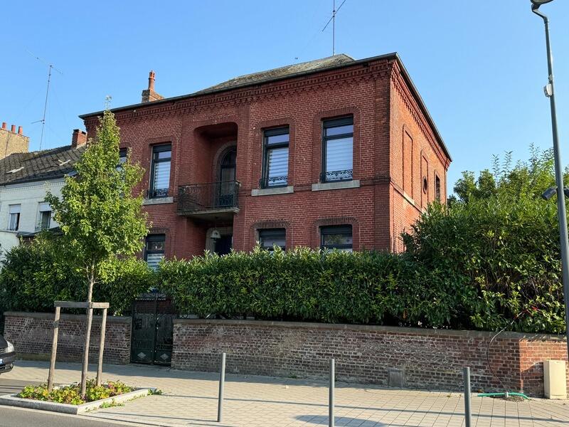 Maison bourgeoise - 200 m² - 8 pièces