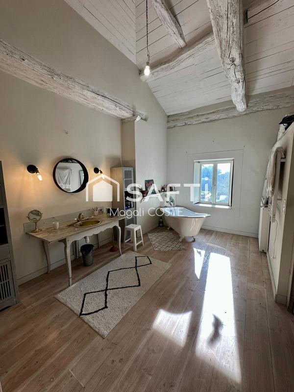 Maison - 440 m² - 12 pièces