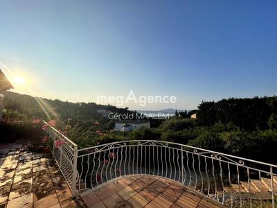 Villa - 210 m² - 8 pièces