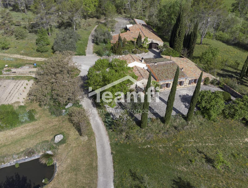 Mas - 256 m² - 10 pièces