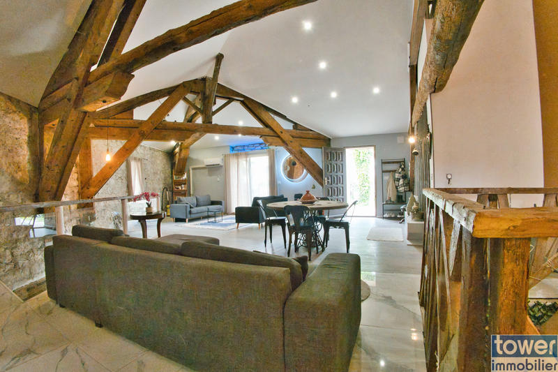 Maison - 343 m² - 10 pièces