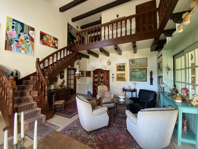 Maison - 267 m² - 8 pièces